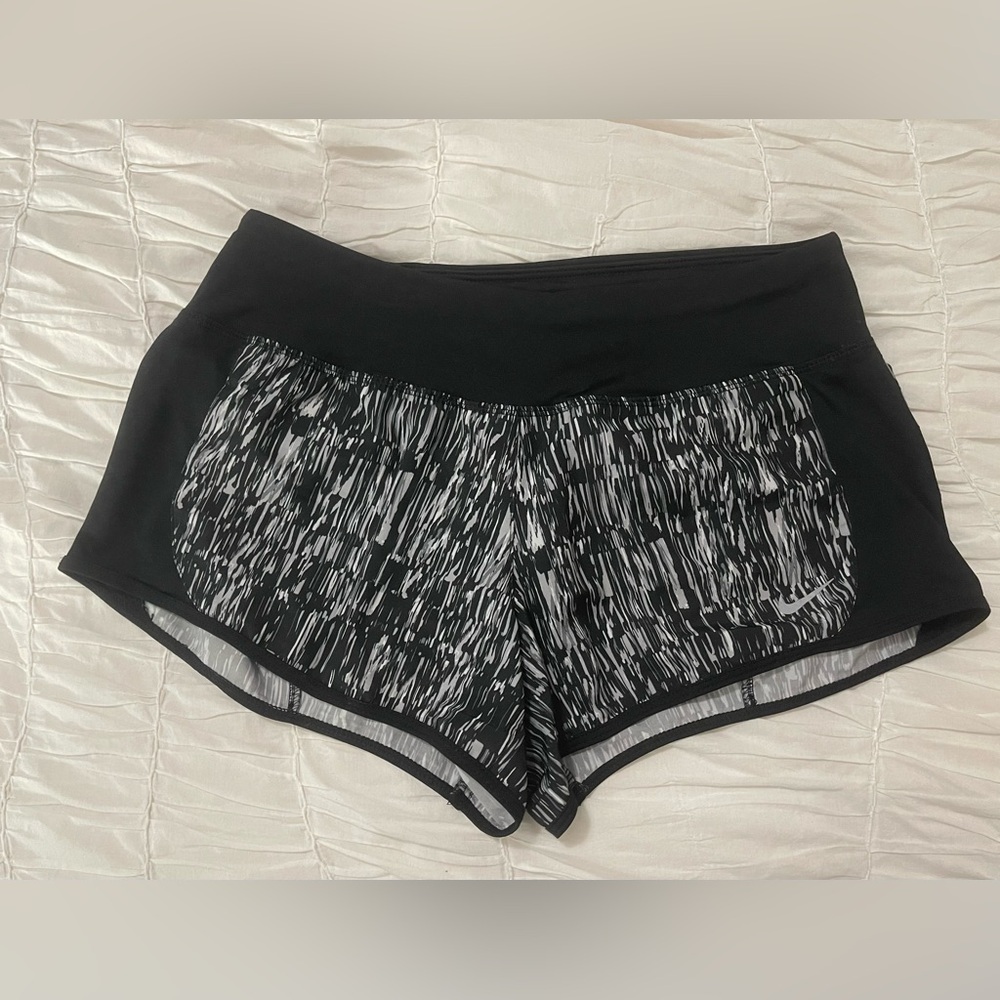 Nike Shorts - S